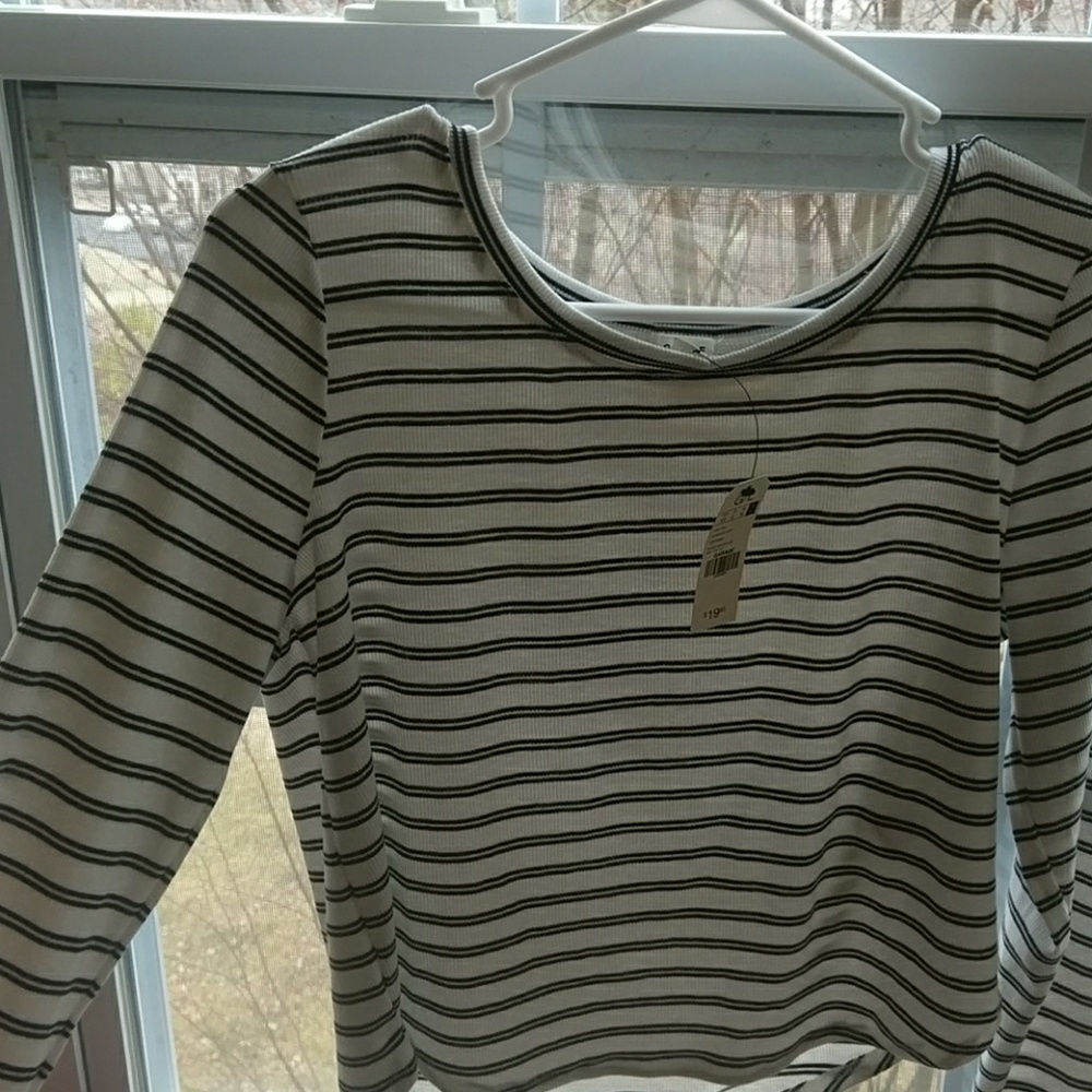 ⚫Striped Long sleeve tee⚫